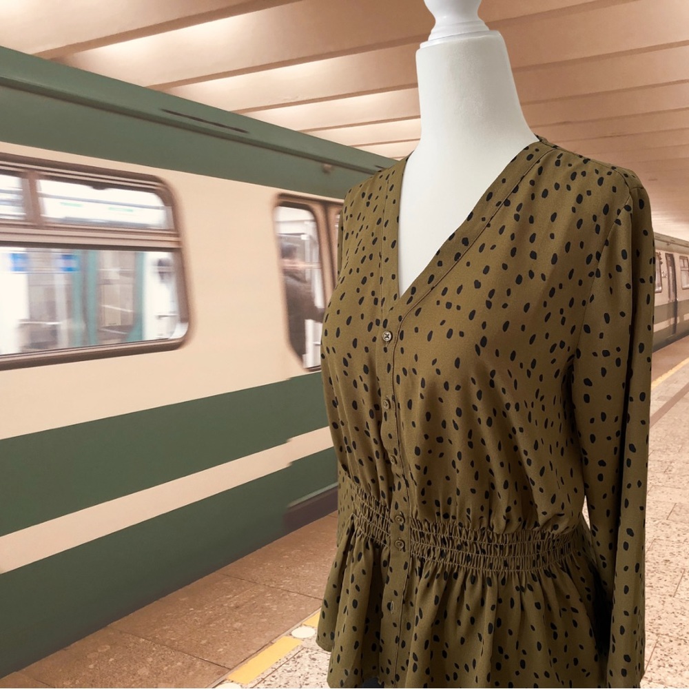 Banana Republic Olive Green Spotted Top. Size S.